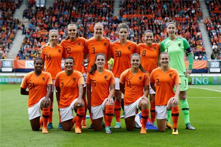 WK-play-offs OranjeLeeuwinnen tegen Denemarken bij TV Veronica